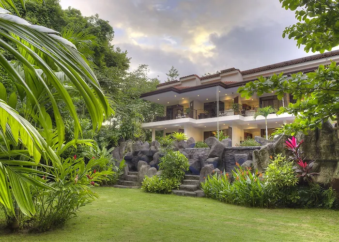Pumilio Mountain & Ocean Hotel