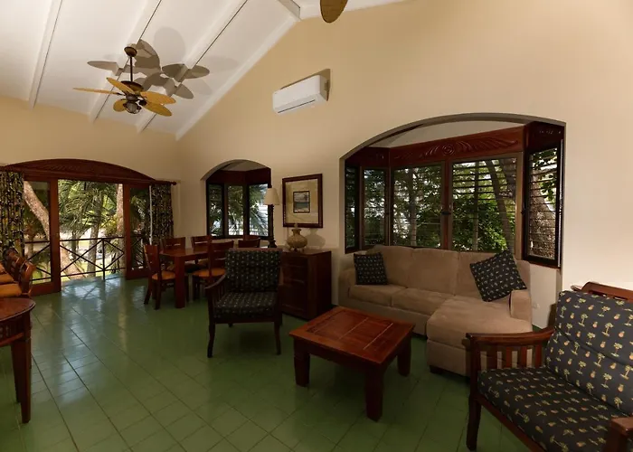 Club Del Mar Oceanfront